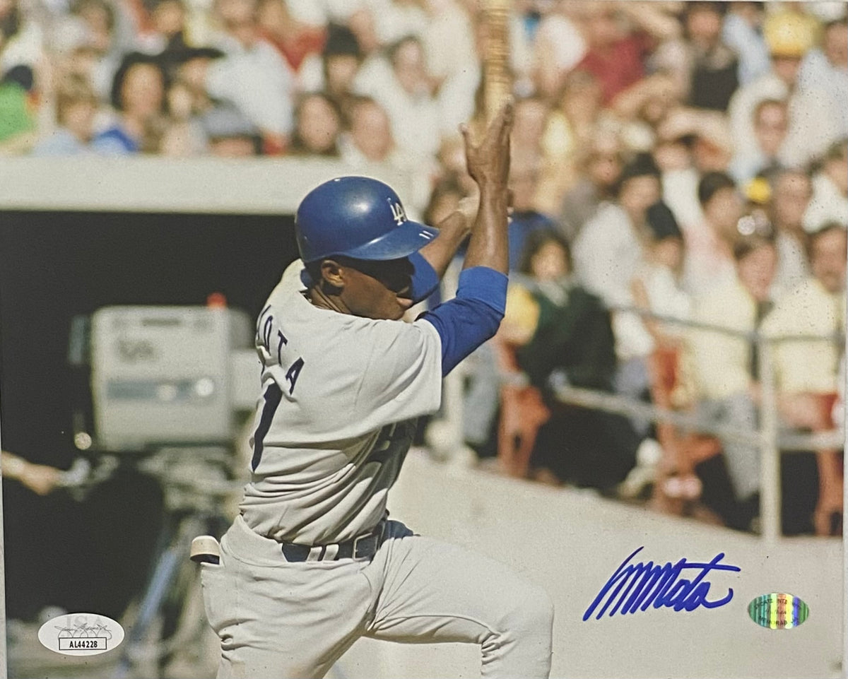 MLB Manny Mota w Family Signed Autographed 8x10 Photo Los Angeles Dodger  Stadium