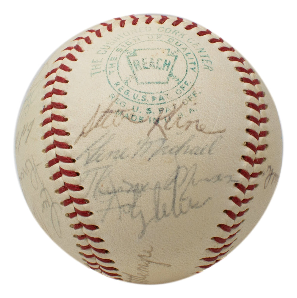 Thurman Munson 8X10 New York Yankees (Holding Ball)