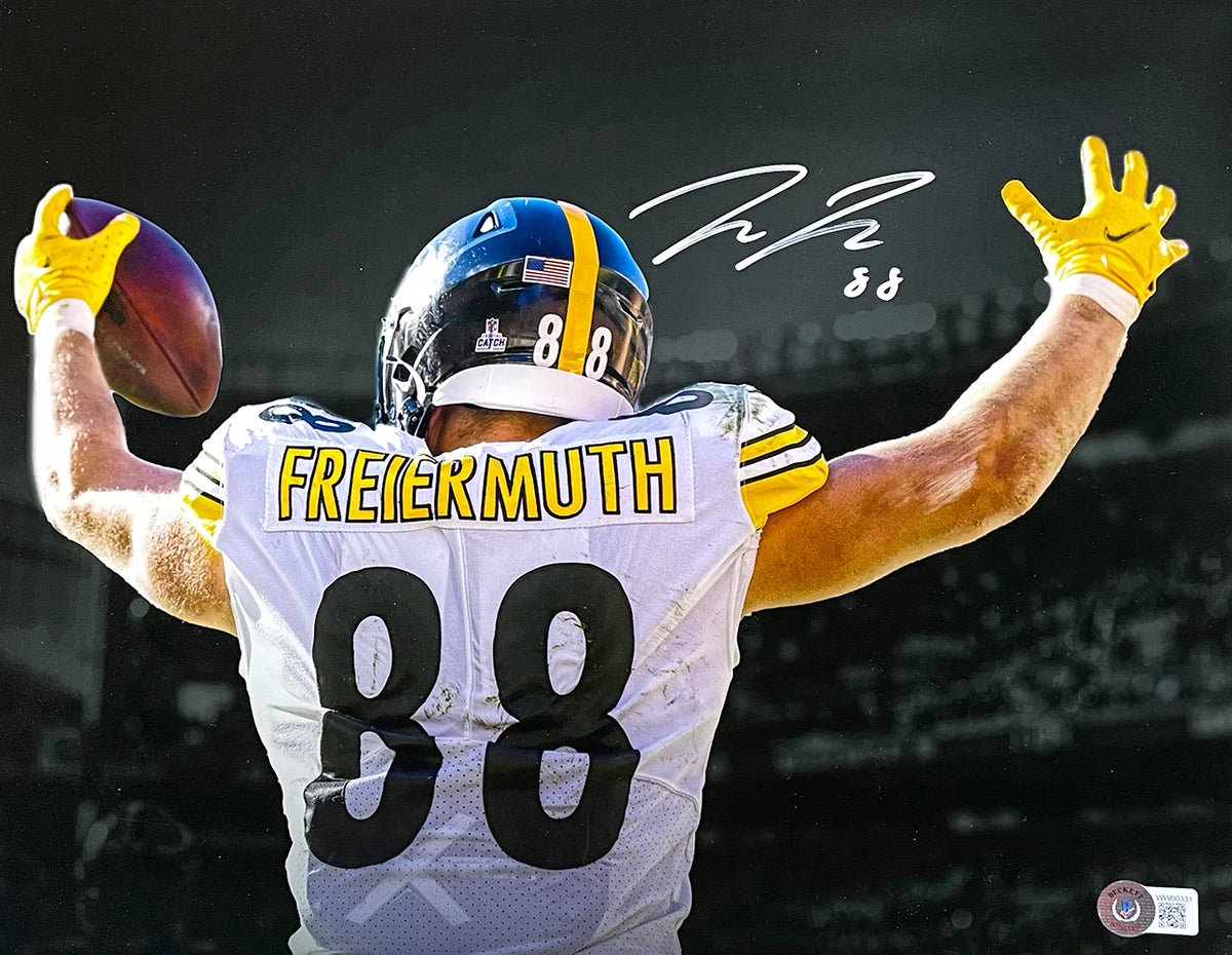 Pat Freiermuth Pittsburgh Steelers Unsigned Makes Catch for A Touchdown Photograph