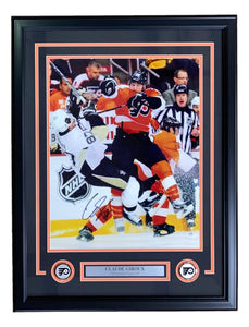 Claude Giroux Signed Framed 16x20 Philadelphia Flyers Photo vs Crosby PSA ITP