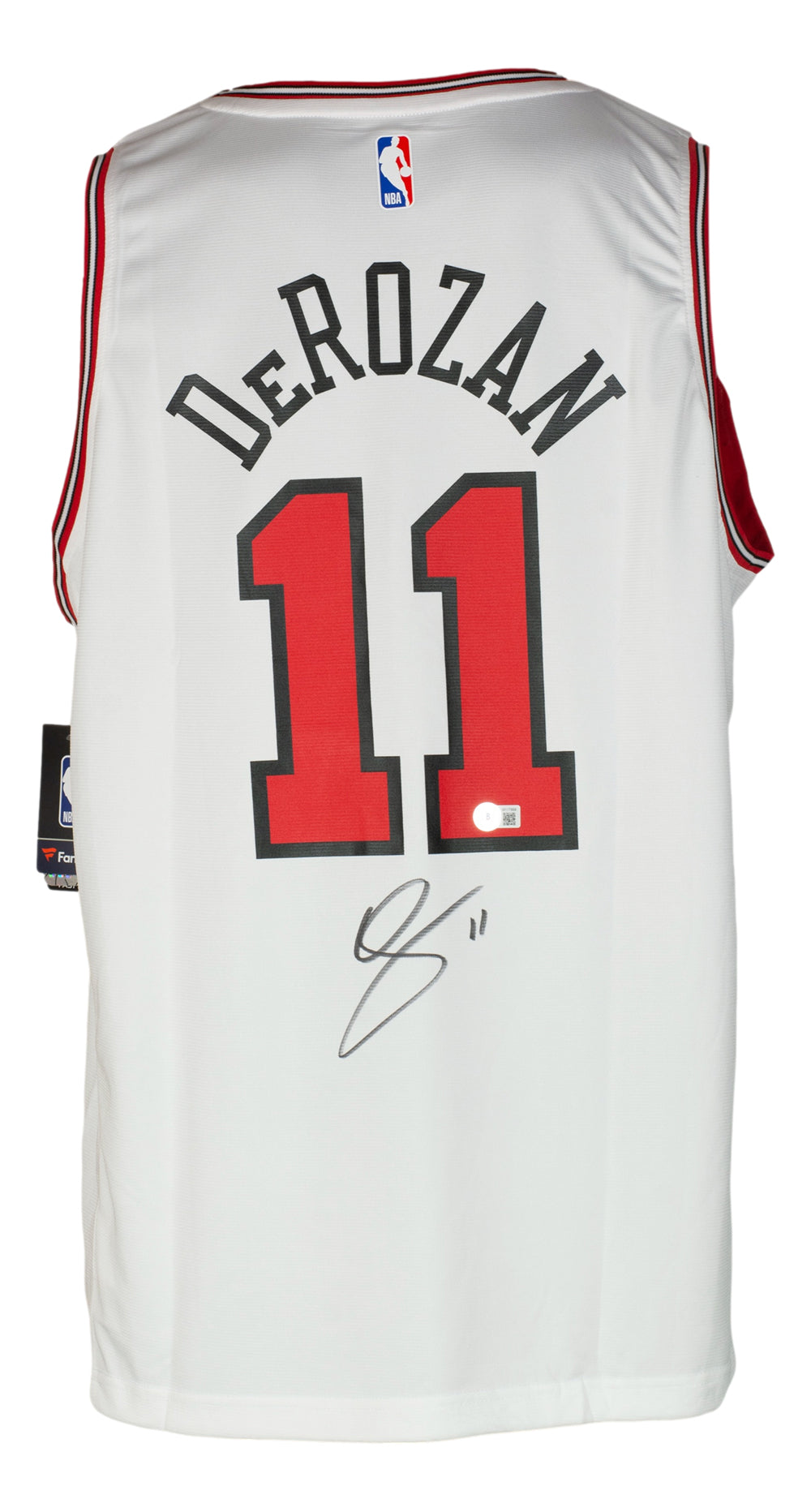 Chicago Bulls DeMar Derozan Autographed Red Jersey Beckett BAS QR #WH117644  - Mill Creek Sports