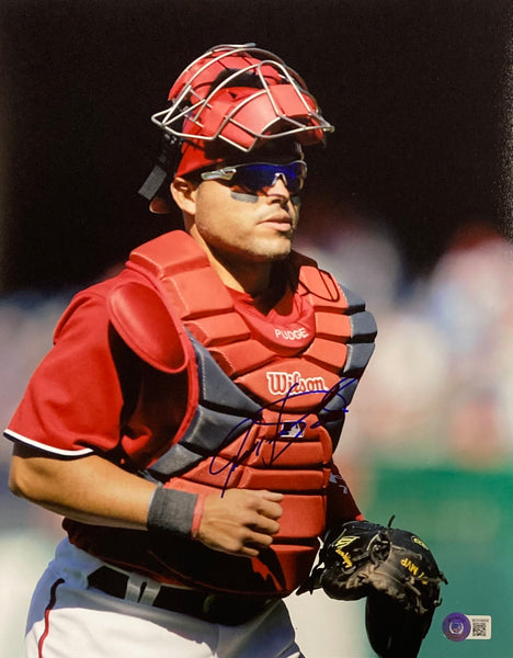 IVAN RODRIGUEZ RANGERS UNSIGNED 8X10 PHOTO